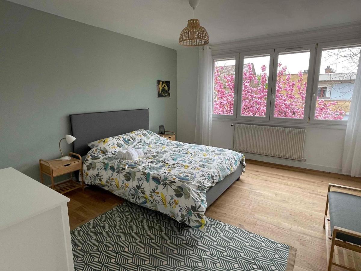 La Chambre Jaune Maison Avec Grande Terrasse Et Garage Prive Villa Lille Luaran gambar